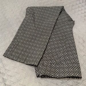 Attyre Monochrome Patterned Cropped Pants